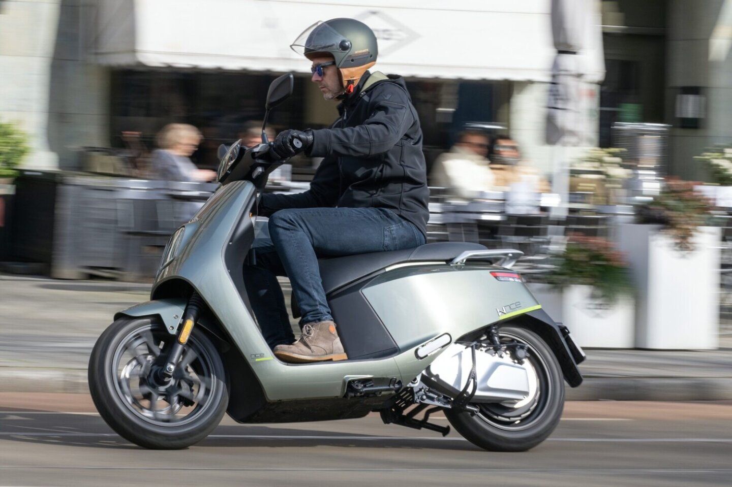 Ministerie van Infrastructuur en Waterstaat helpt brom- en snorfietsers met overstap naar elektrische scooter