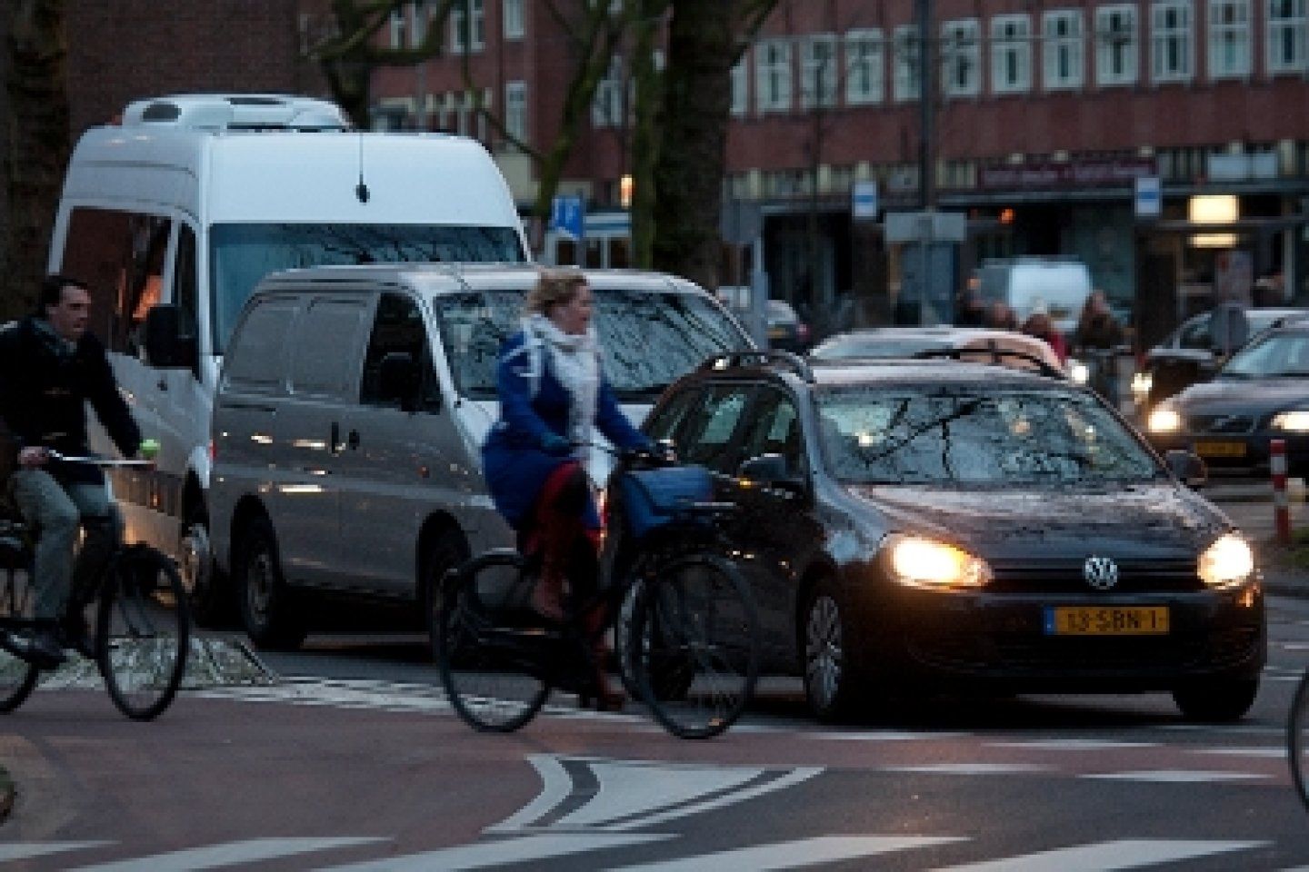Auto blijft meest populaire vervoermiddel tijdens woon-werkverkeer