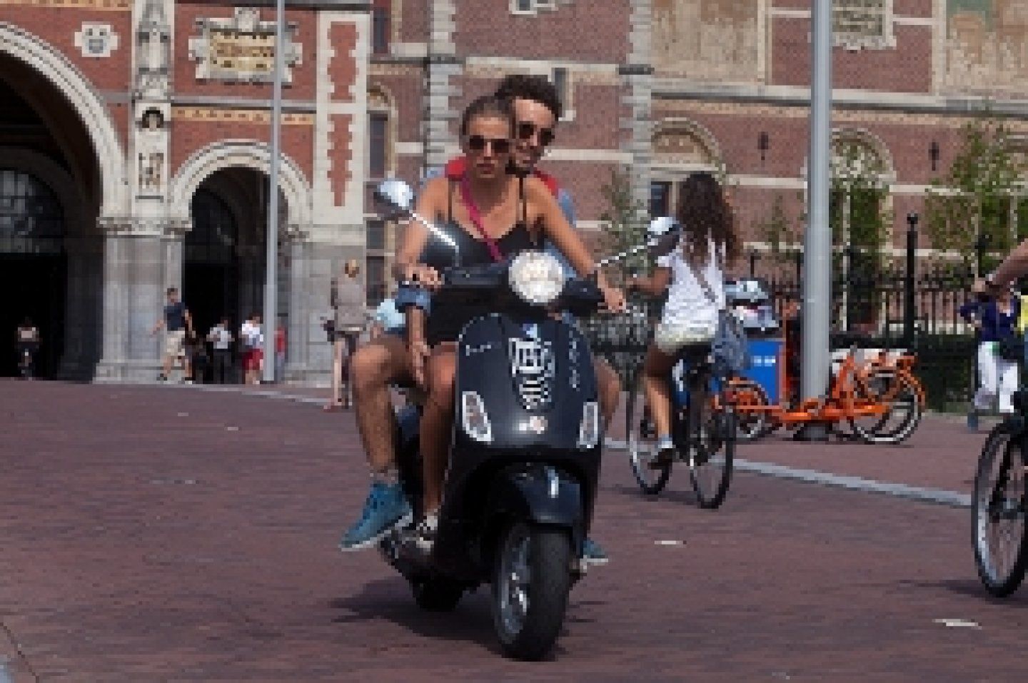 Motor-, brom- en snorfietsen populair in eerste helft 2014